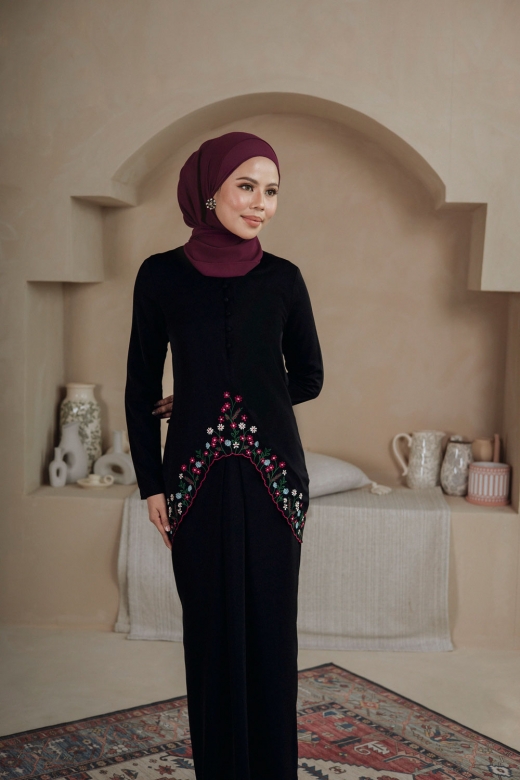 Widurii Kebaya Sulam - Black